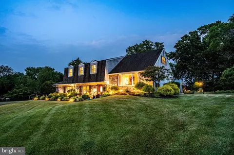 105 High Point Dr, Southampton, PA 18966