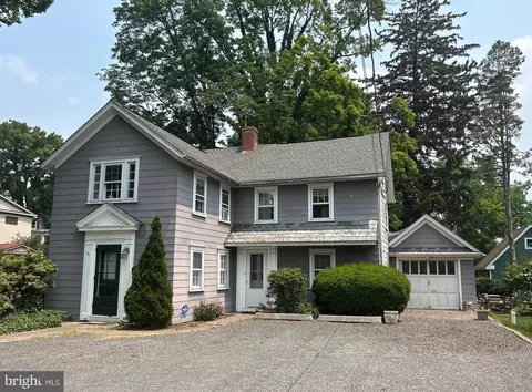 61 S Pine St, Doylestown, PA 18901