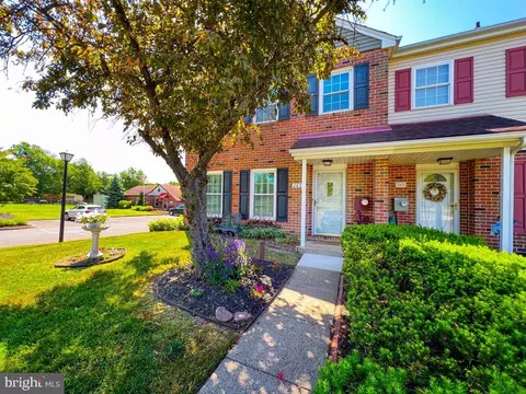 263 Tareyton Dr, Langhorne, PA 19047