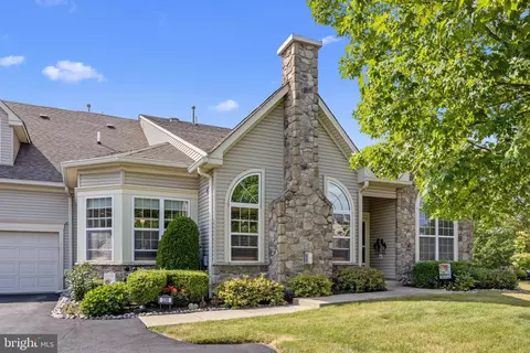 330 Clubhouse Ln #152, Warminster, PA 18974