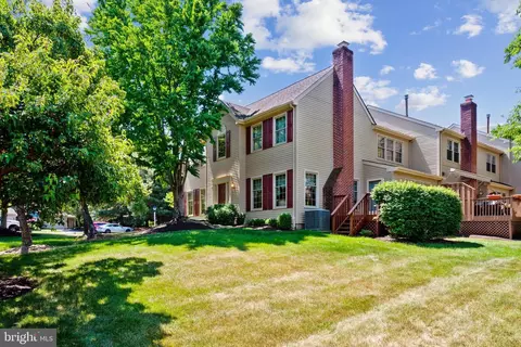 513 Windsor Ct, Chalfont, PA 18914