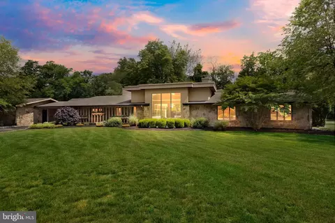 522 Maria Cir, Bensalem, PA 19020
