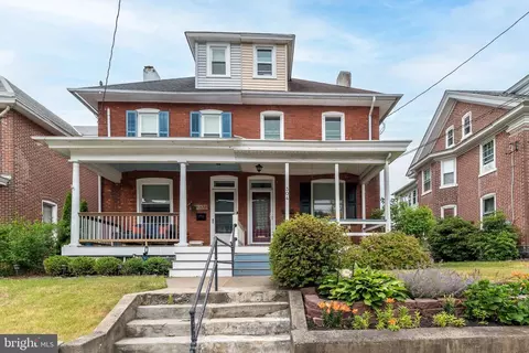 304 W Market St, Perkasie, PA 18944