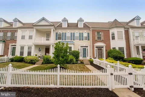 174 Pipers Inn Dr, Fountainville, PA 18923