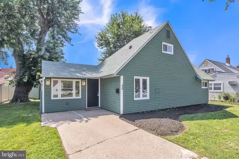 35 Newberry Ln, Levittown, PA 19054