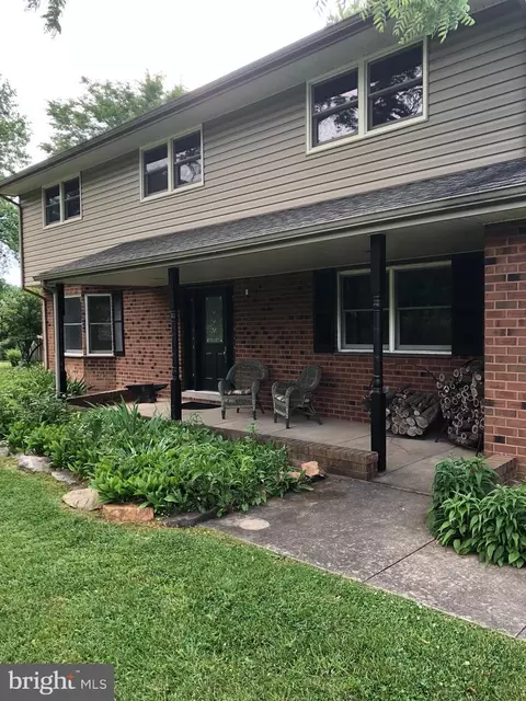 8 Wren Dr, Southampton, PA 18966