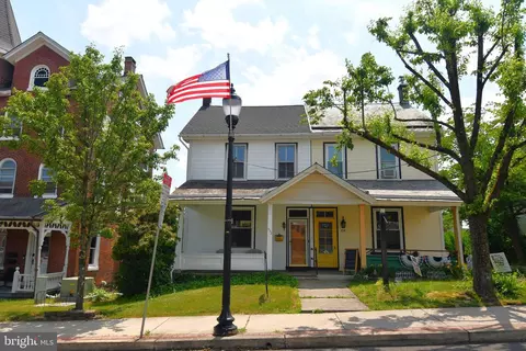 532 W Market St, Perkasie, PA 18944
