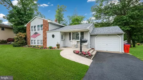 1068 Gorson Dr, Warminster, PA 18974