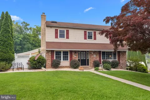 712 Ross Dr, Feasterville Trevose, PA 19053