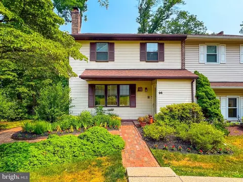 96 Woodbridge Ct S, Langhorne, PA 19053