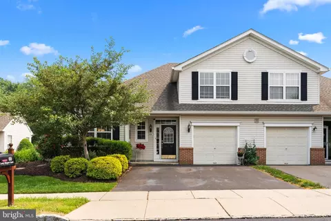 68 Lady Slipper Ln, Langhorne, PA 19047
