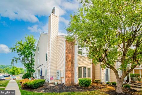 21 Natalie Ct, Levittown, PA 19057