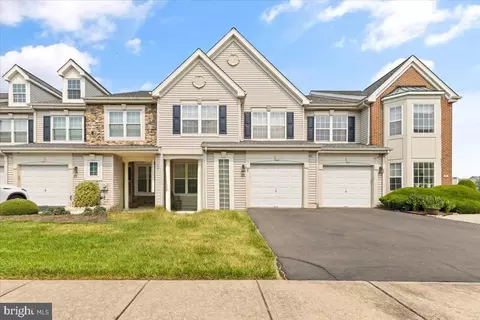 202 Countryside Ct, Warminster, PA 18974