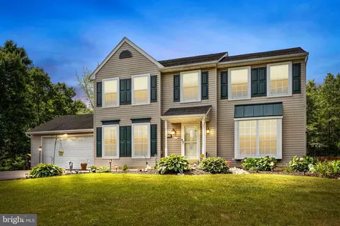 1428 Long Pond Dr, Warrington, PA 18976