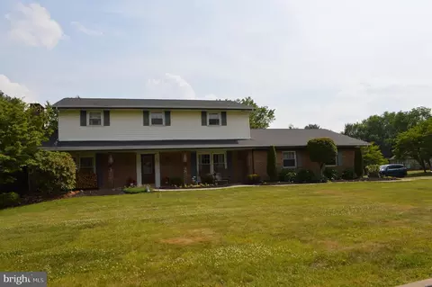 86 Doe Run Dr, Holland, PA 18966