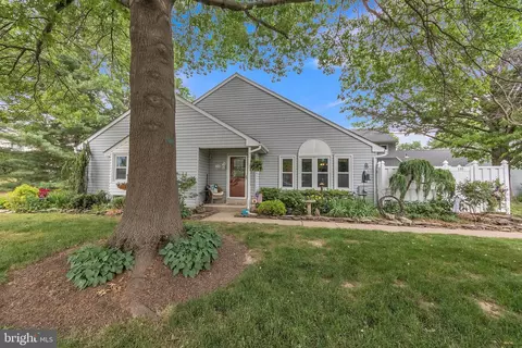 110 Solway Cir, Chalfont, PA 18914