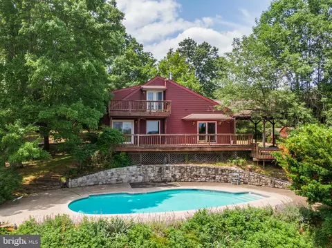 16 Hollow Horn Rd, Erwinna, PA 18920