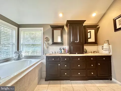 1730 Hampton Dr, Jamison, PA 18929 photo 17