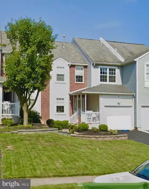 52 Kirkwood Dr, Newtown, PA 18940