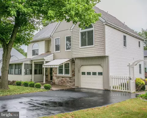 107 Michaels Ct, Chalfont, PA 18914