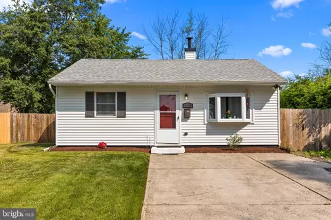 630 Barclay Ave, Morrisville, PA 19067