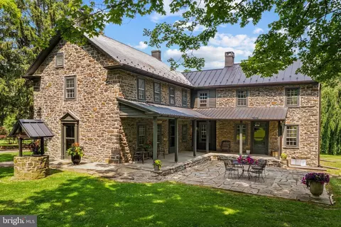 434 Deerwood Ln, Quakertown, PA 18951