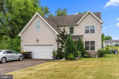4930 Dara Faith Dr, Feasterville Trevose, PA 19053
