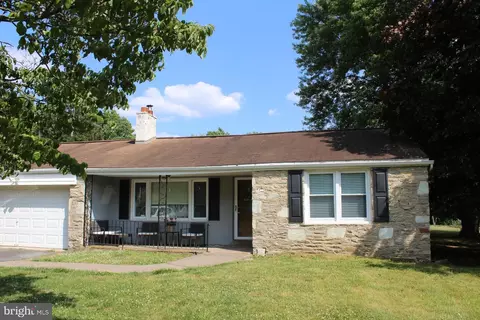 95 Fairhill Dr, Southampton, PA 18966