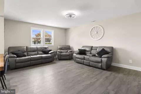 40 Ruby Ln, Levittown, PA 19055 photo 13