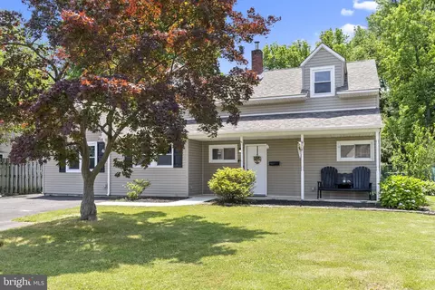 40 Ruby Ln, Levittown, PA 19055 photo 2
