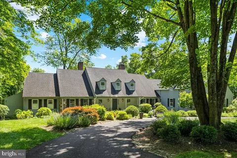 1057 Crossing Farm Ln, Washington Crossing, PA 18977