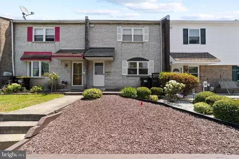 5103 Windward Ln, Bensalem, PA 19020