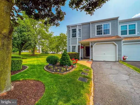 615 Danbury Ct, Newtown, PA 18940
