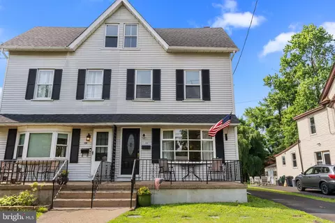 138 W Richardson Ave, Langhorne, PA 19047