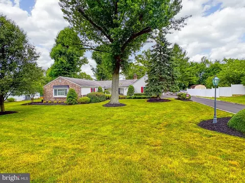 72 Carriage House Dr, Holland, PA 18966