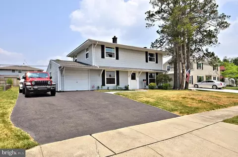 29 Tweed Rd, Levittown, PA 19056