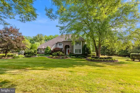 7 Skyview Dr, Ivyland, PA 18974