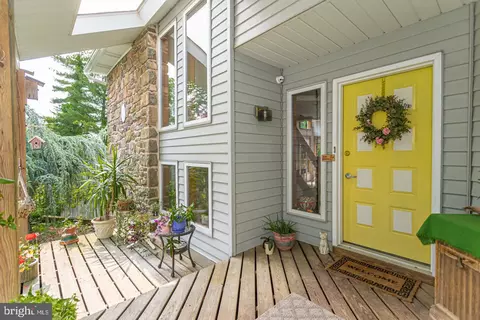 208 Chalfont Rd, Chalfont, PA 18914