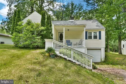 1422 Schoolhouse Rd, Perkasie, PA 18944