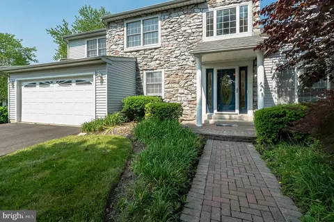 201 E Fairwood Dr, Chalfont, PA 18914