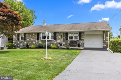 772 Meadow Dr, Warminster, PA 18974
