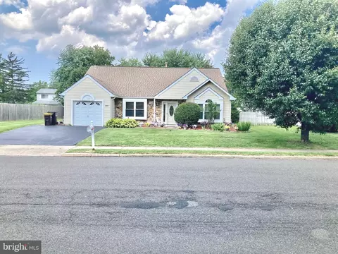 2034 Deerfield Dr, Bensalem, PA 19020