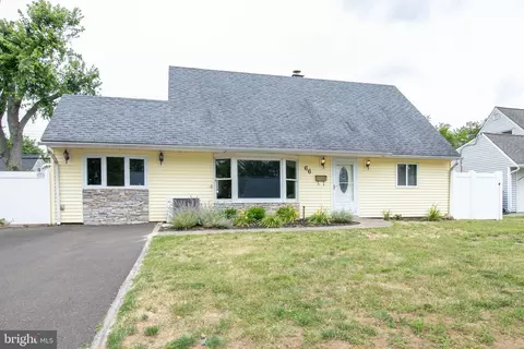 66 Kingwood Ln, Levittown, PA 19055