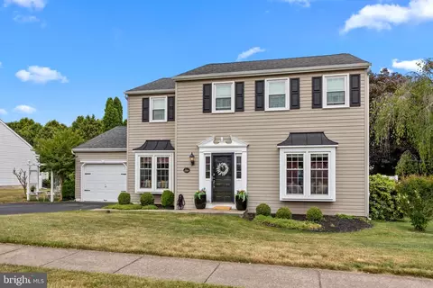 25 Windham Dr, Langhorne, PA 19047