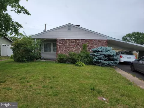 30 Graceful Ln, Levittown, PA 19055