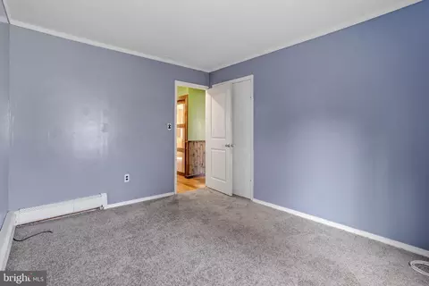 47 Farmbrook Dr, Levittown, PA 19055 photo 15
