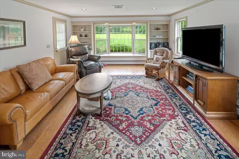 Living - 1345 Clearview Dr, Jamison, PA 18929 photo 6 of 8