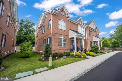 67 Creekview Ln, Yardley, PA 19067