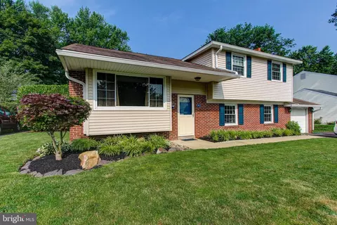 824 Pelham Ave, Warminster, PA 18974