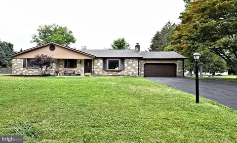 810 Lilac Ln, Warminster, PA 18974
